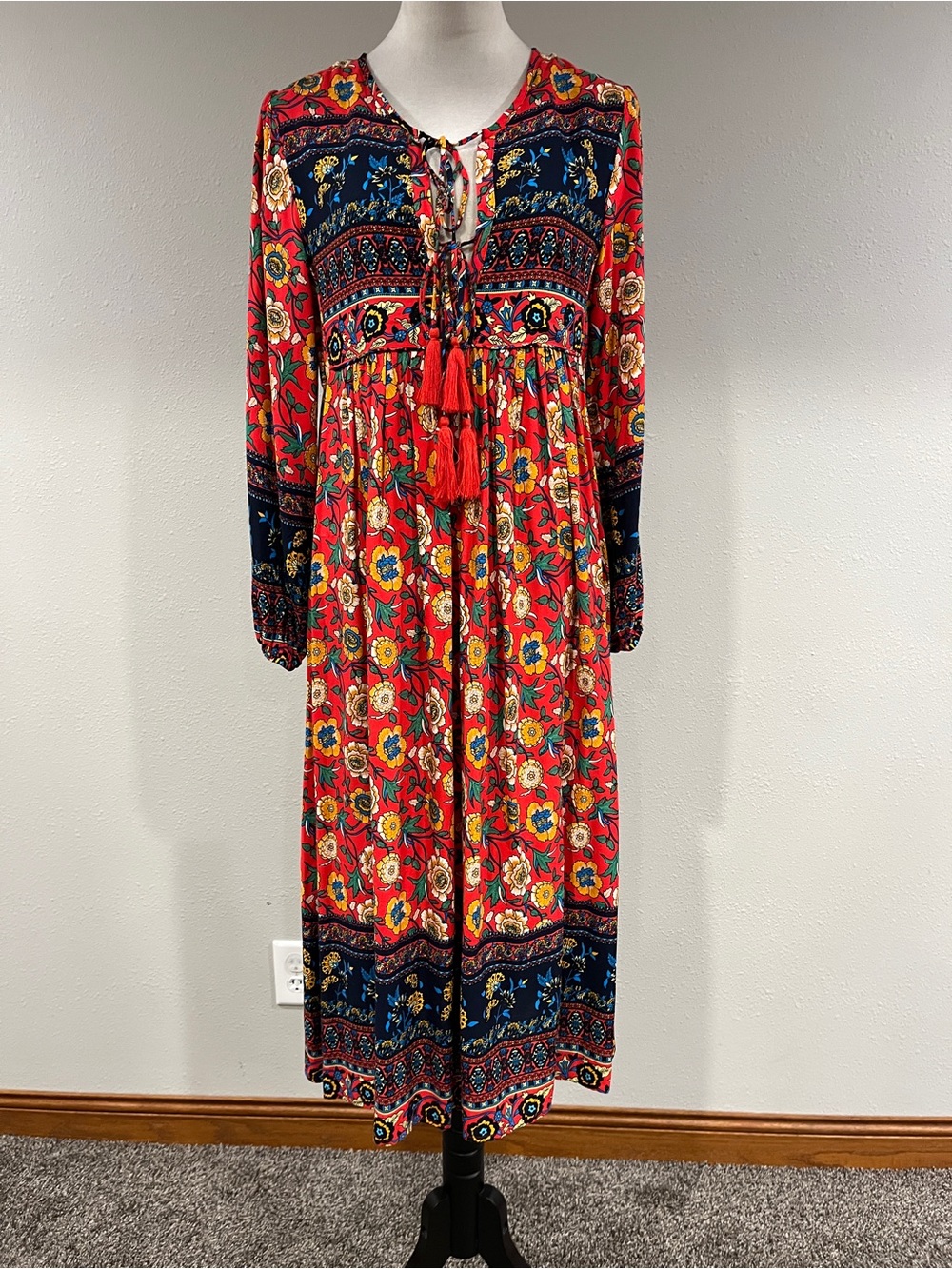 Red Floral Bohemian Maxi Dress with Tassel Tie size extra small